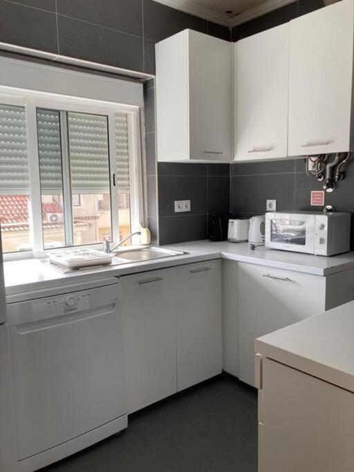 Апартаменты Apartamento Bem Localizado Para Familias & Amigos Лиссабон Экстерьер фото