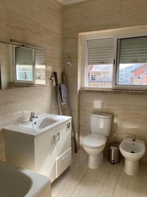 Апартаменты Apartamento Bem Localizado Para Familias & Amigos Лиссабон Экстерьер фото